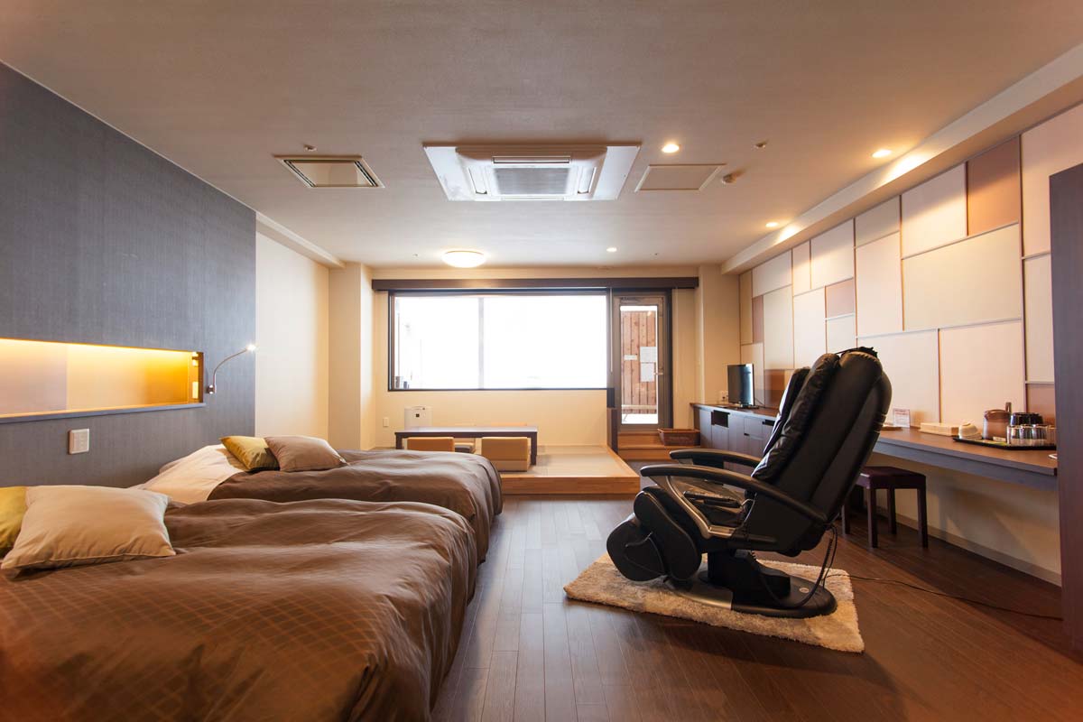 Open-air bath and guest rooms